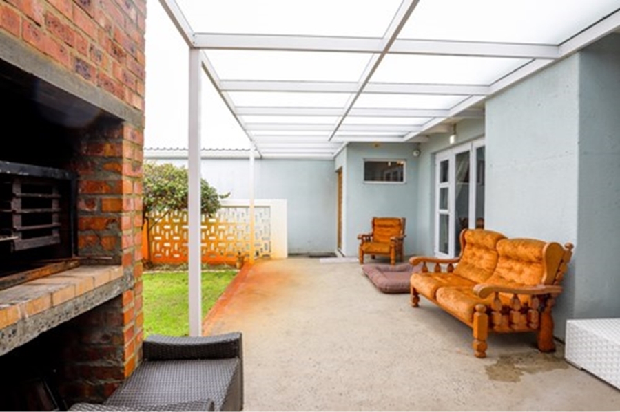 To Let 4 Bedroom Property for Rent in Monte Vista Western Cape